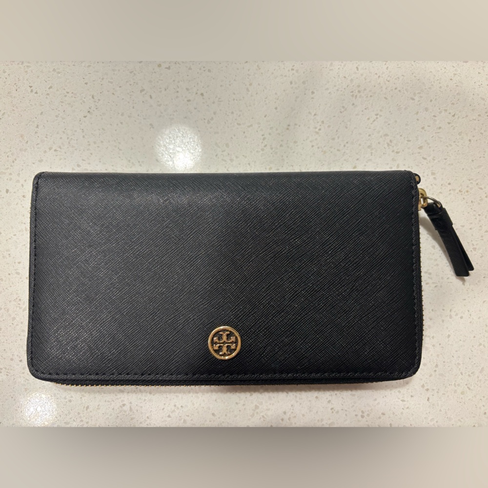 TORY BURCH Black Zip Wallet